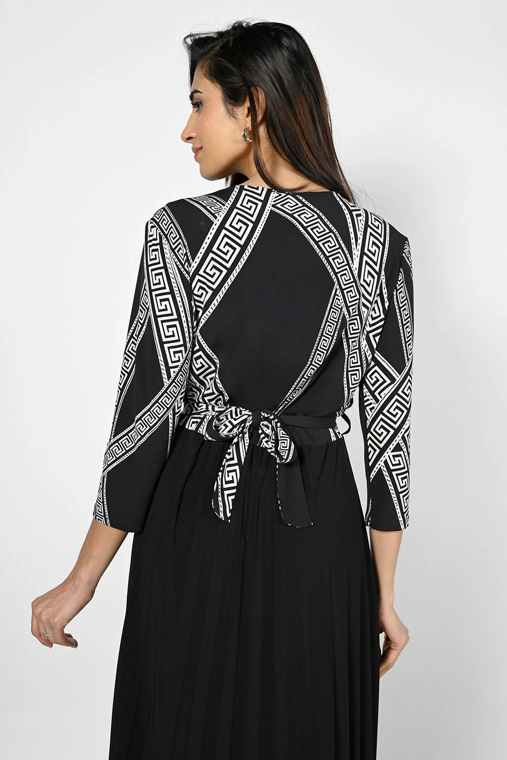Frank Lyman Black/Beige Knit Dress Style 223011 - Image 3
