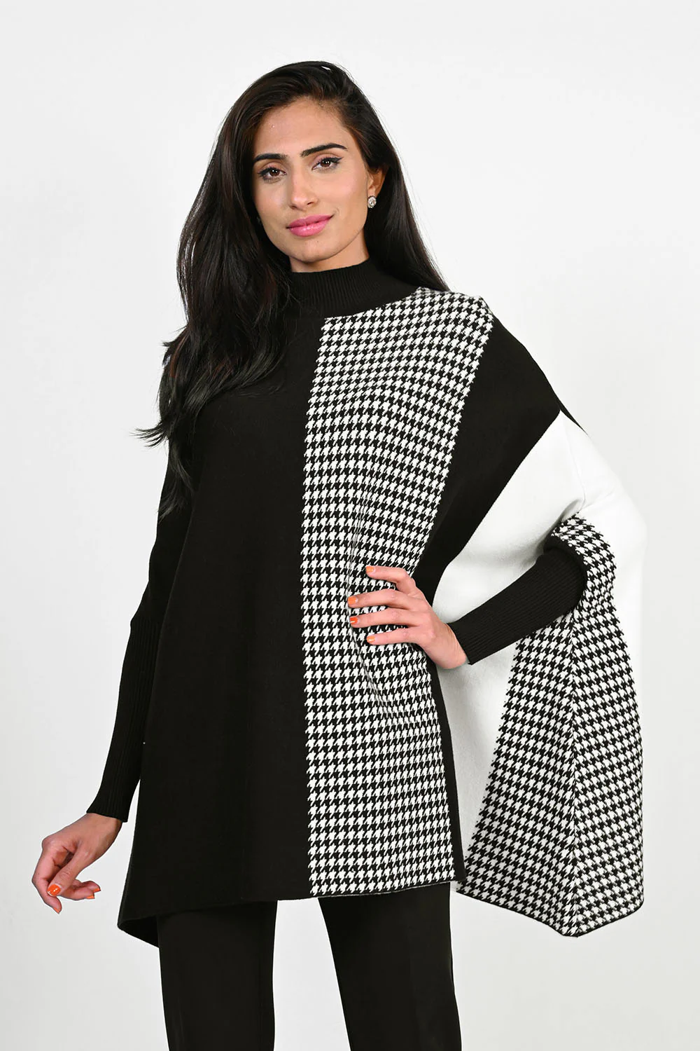 Frank Lyman Black/Off-White Knit Top Style 223416U