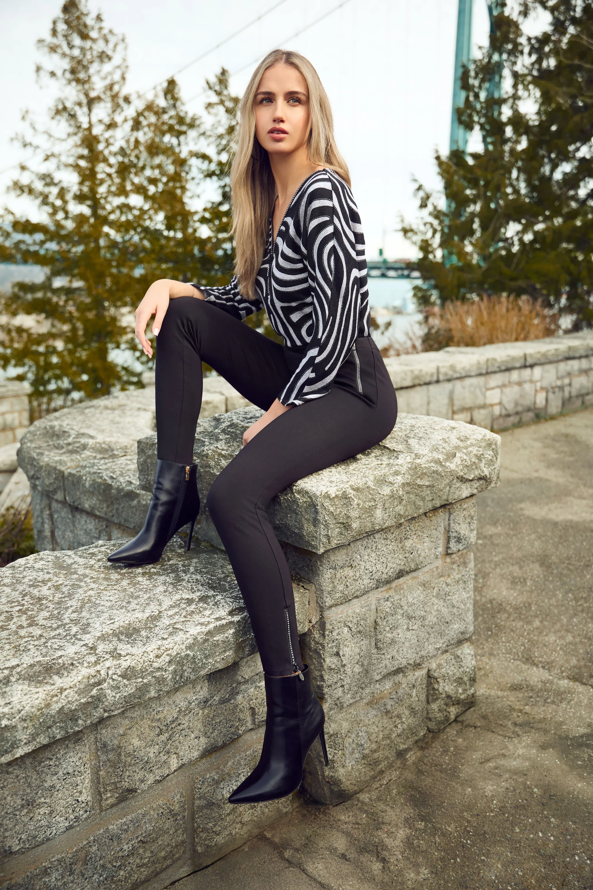 Frank Lyman Black Pull-On Pants Style 253739