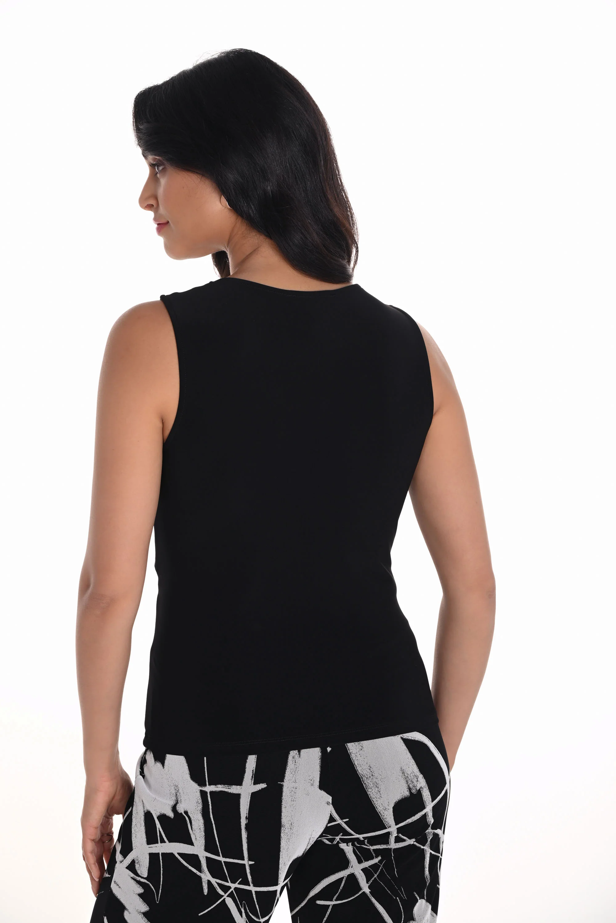 Frank Lyman Black Sleeveless V-Neck Top Style 251019 - Image 2
