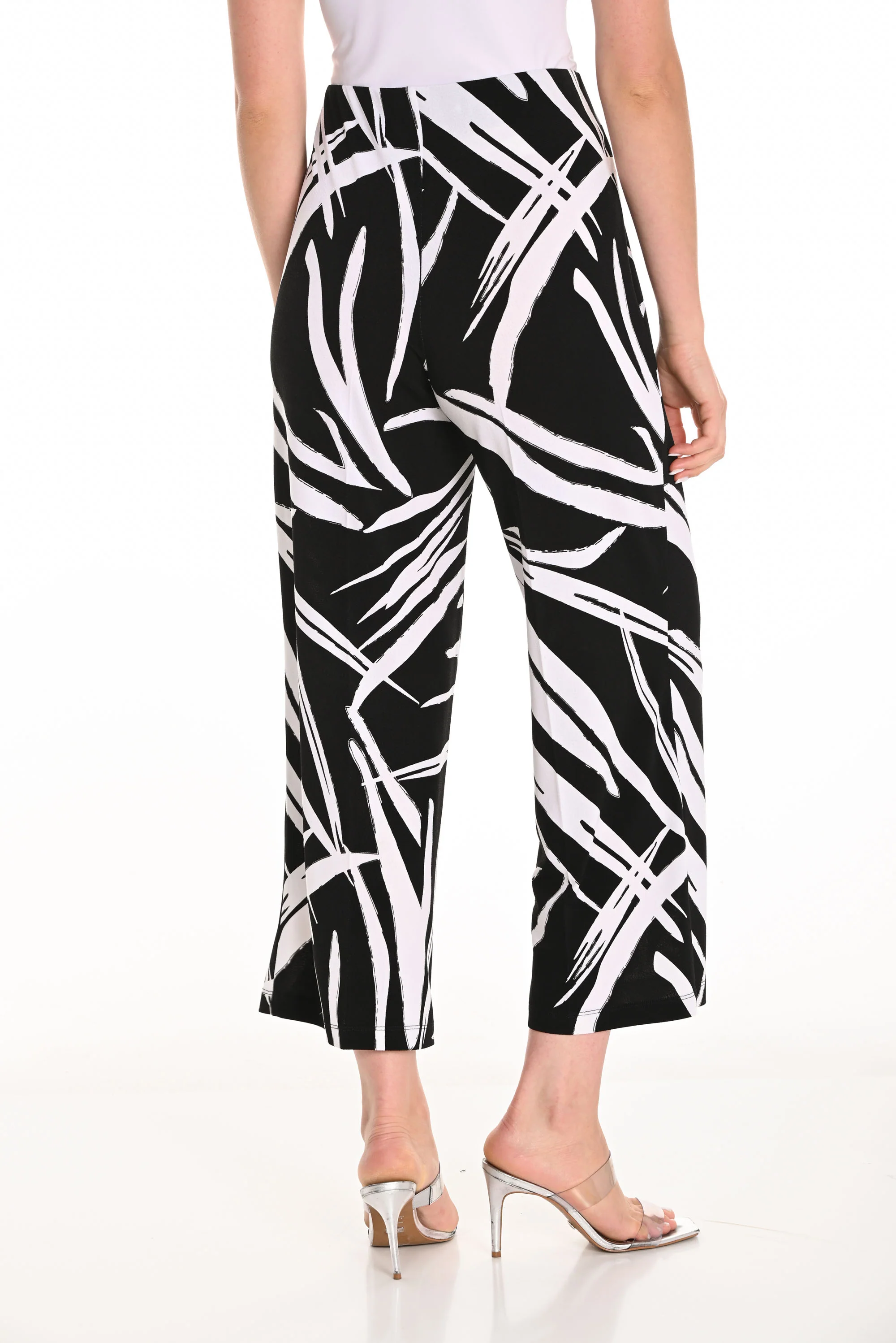 Frank Lyman Black/White Abstract Print Culotte Pants Style 251128 - Image 2