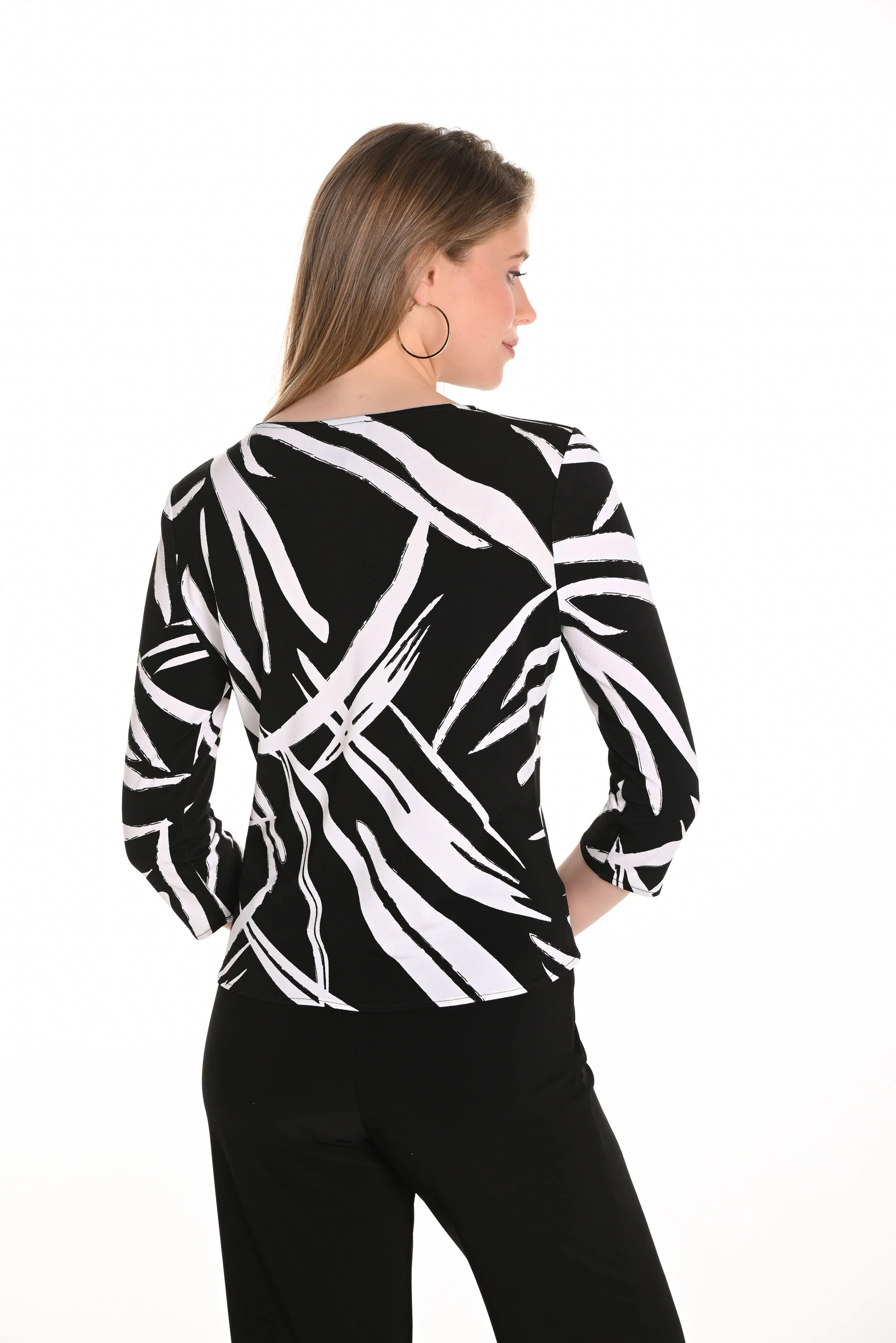 Frank Lyman Black/White Abstract Print Top Style 251131 - Image 3