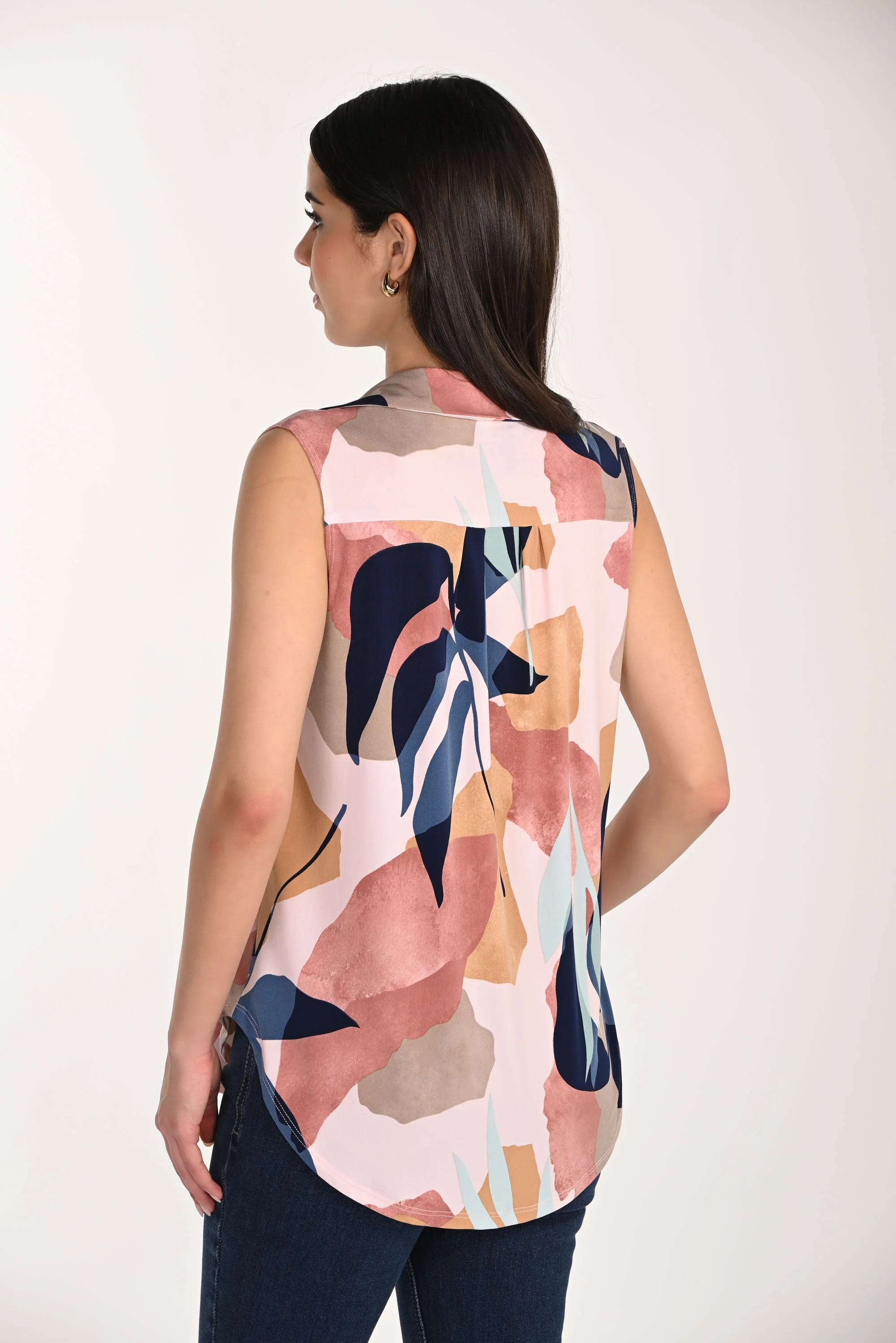 Frank Lyman Casual V-Neck Sleeveless Top Style 266132 - Image 2
