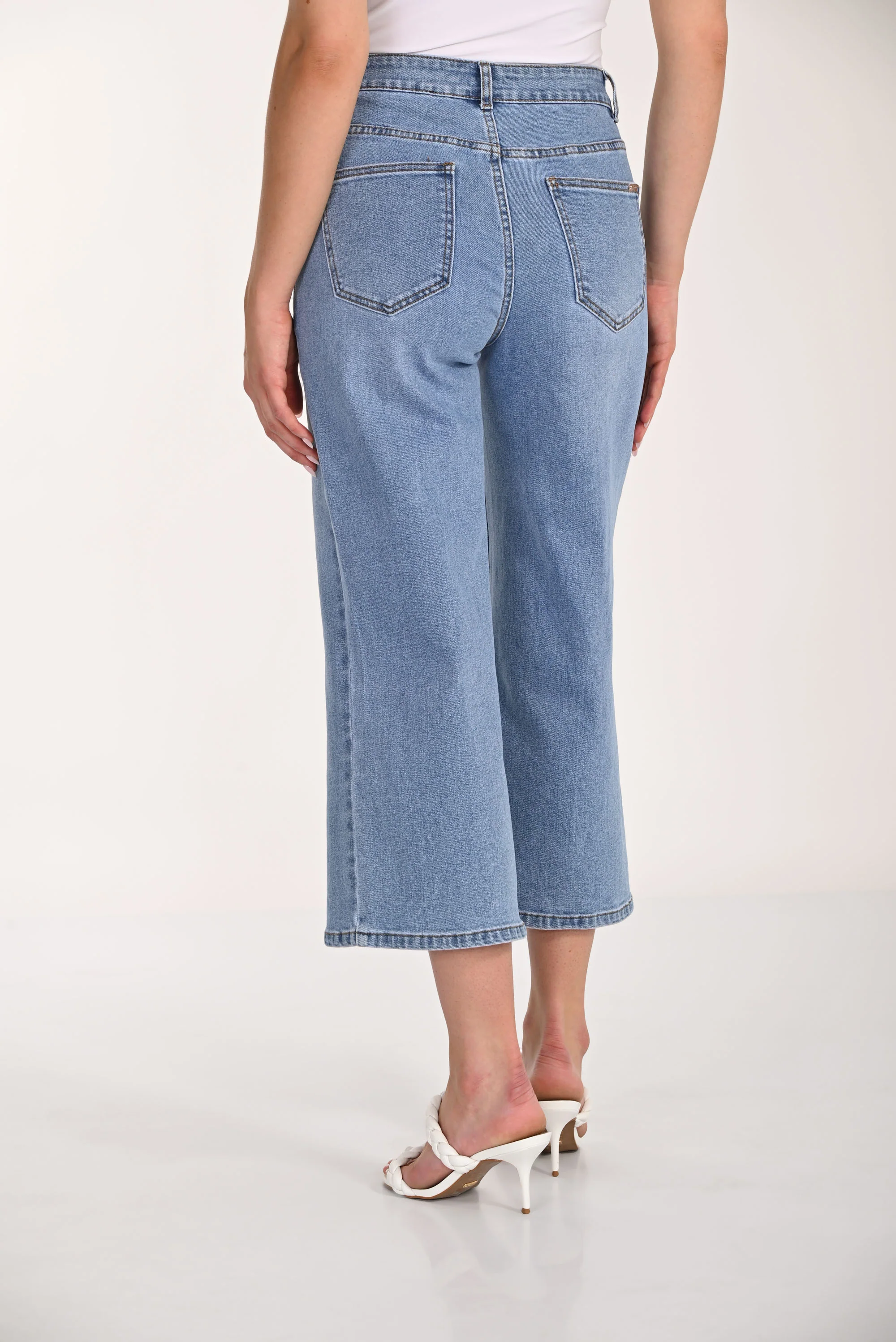 Frank Lyman Cropped High-waisted Jeans Style 266523 - Image 4