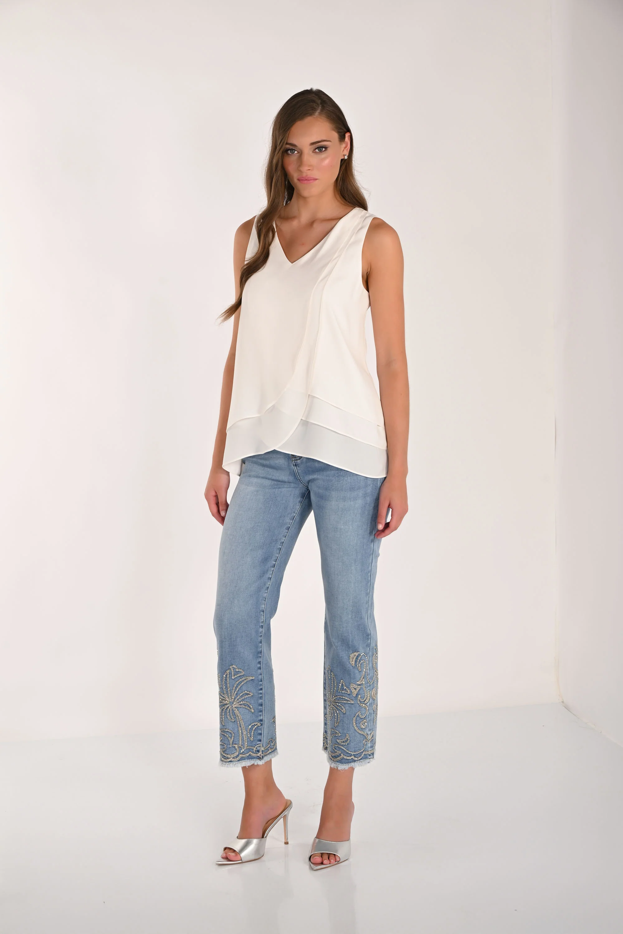 Frank Lyman Floral Mid-rise Cropped Jeans Style 261621 - Image 4