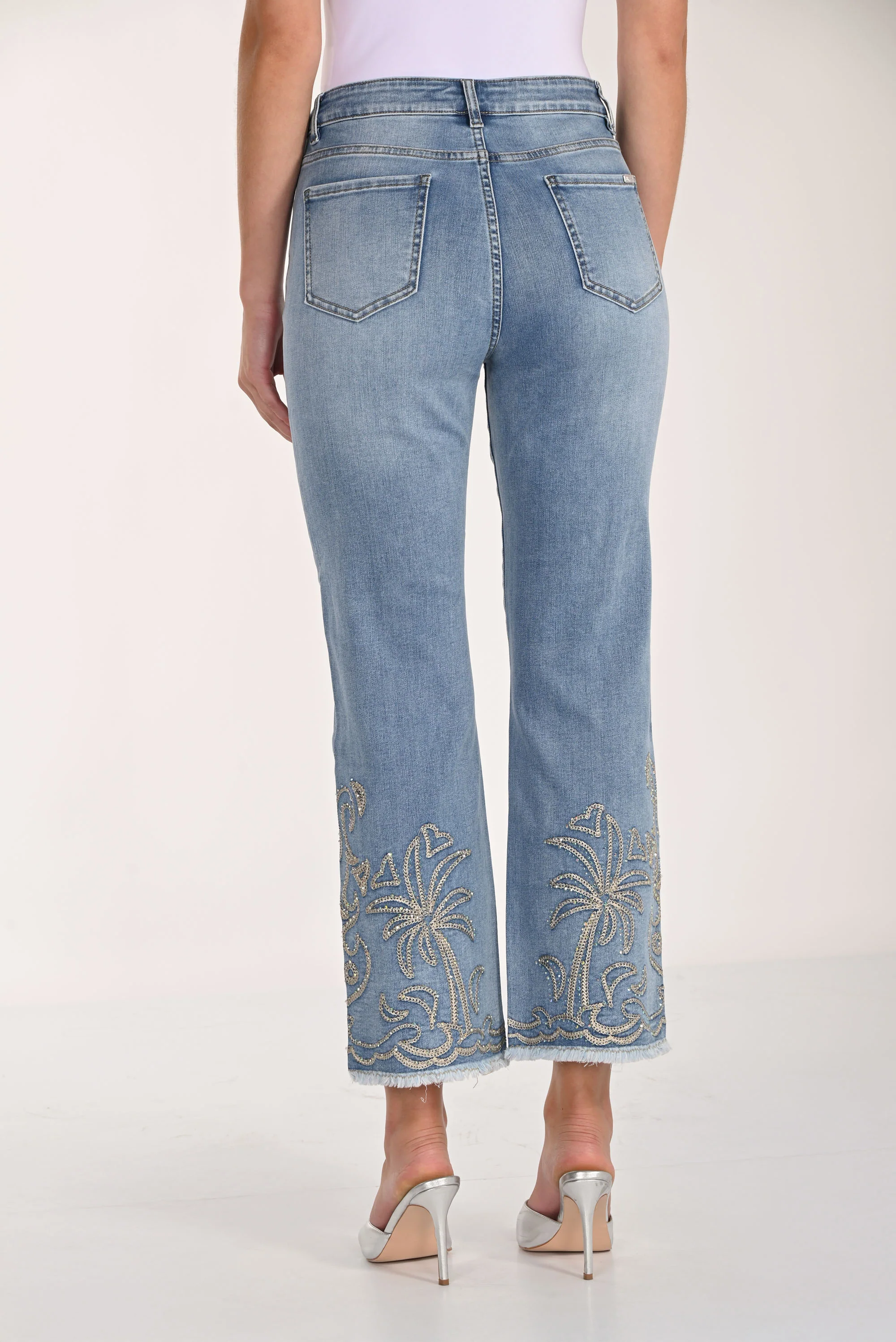 Frank Lyman Floral Mid-rise Cropped Jeans Style 261621 - Image 5