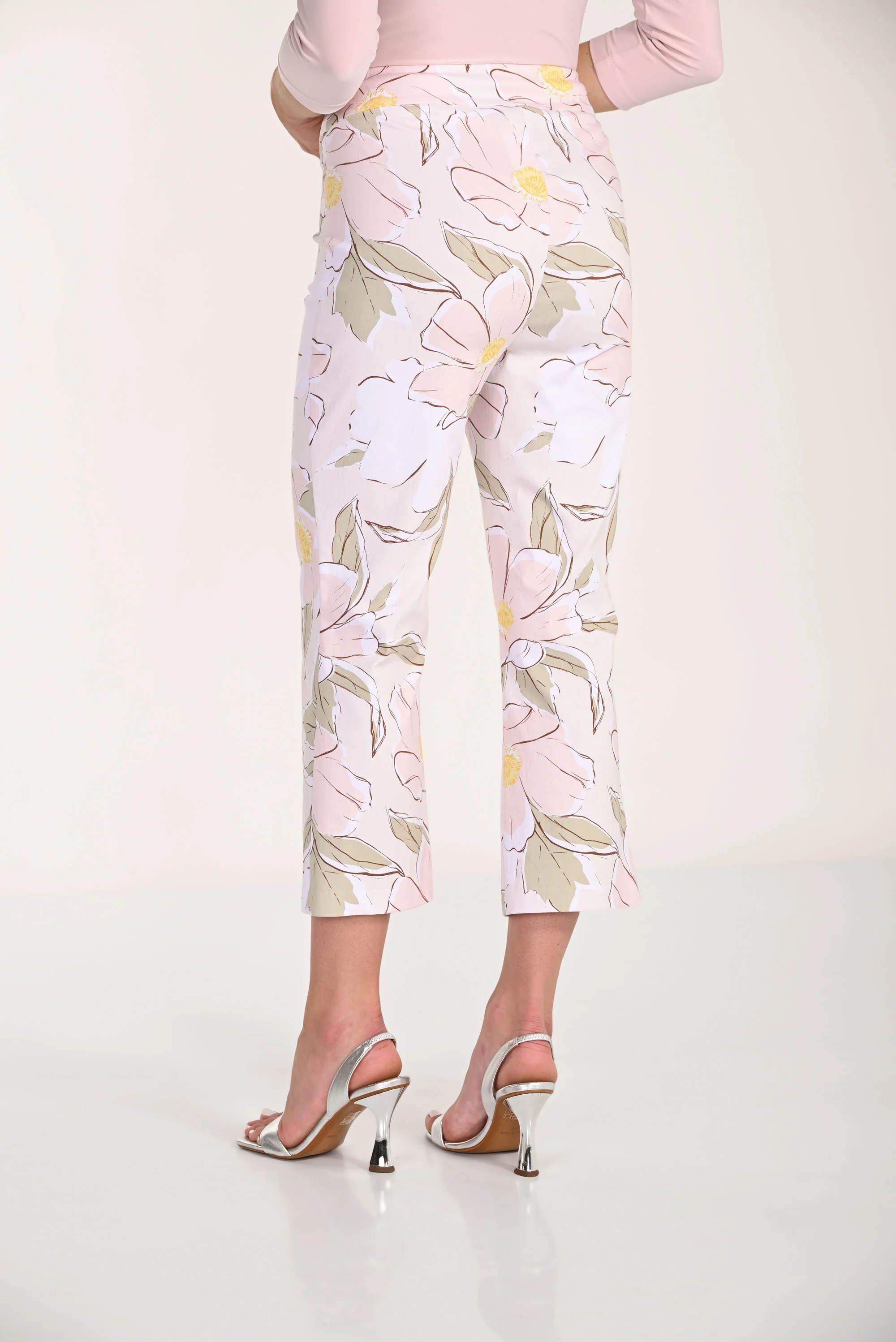Frank Lyman Floral Print Cropped Trousers Style 266156 - Image 4