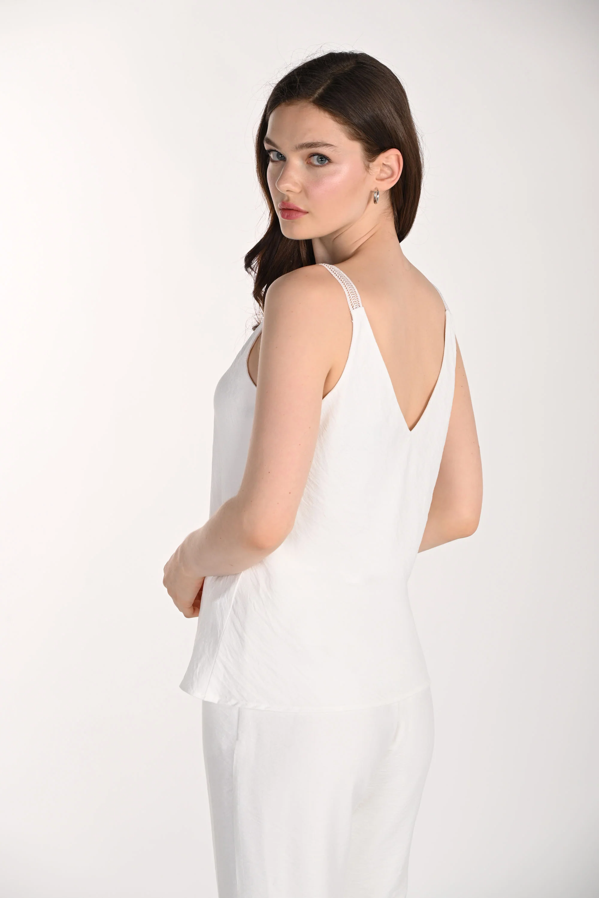 Frank Lyman V-Neckline Sleeveless Top Style 261112 - Image 3