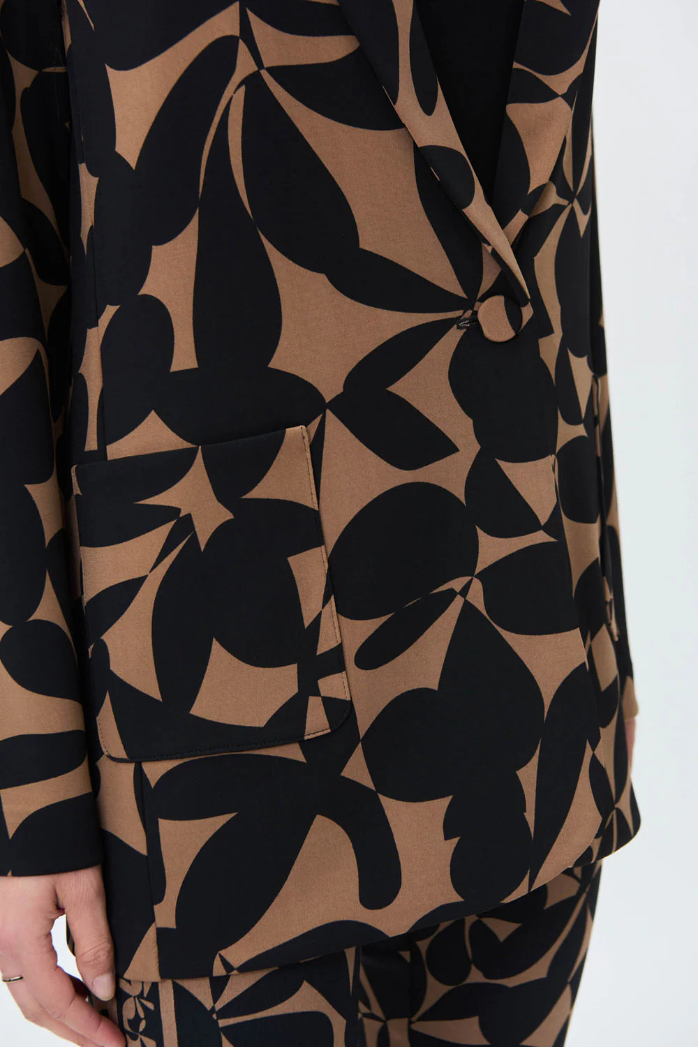 Joseph Ribkoff Black/Beige Blazer Style 231279 - Image 3