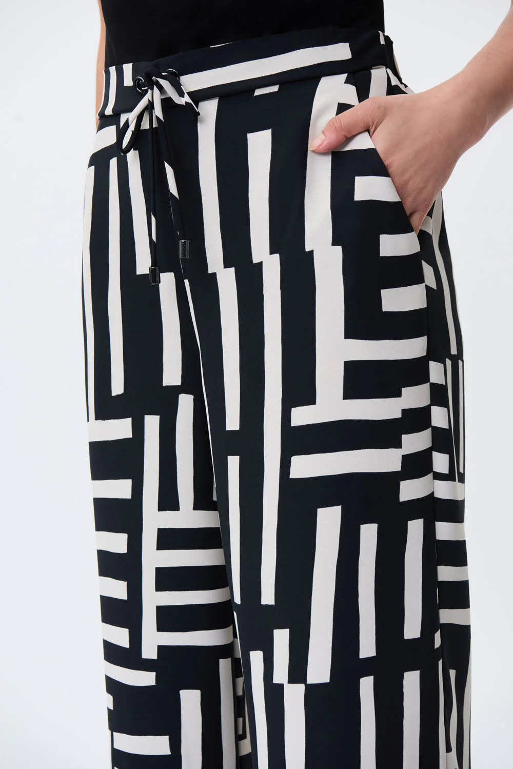 Joseph Ribkoff Black/Beige Wide Leg High-waisted Pants Style 231065 - Image 2