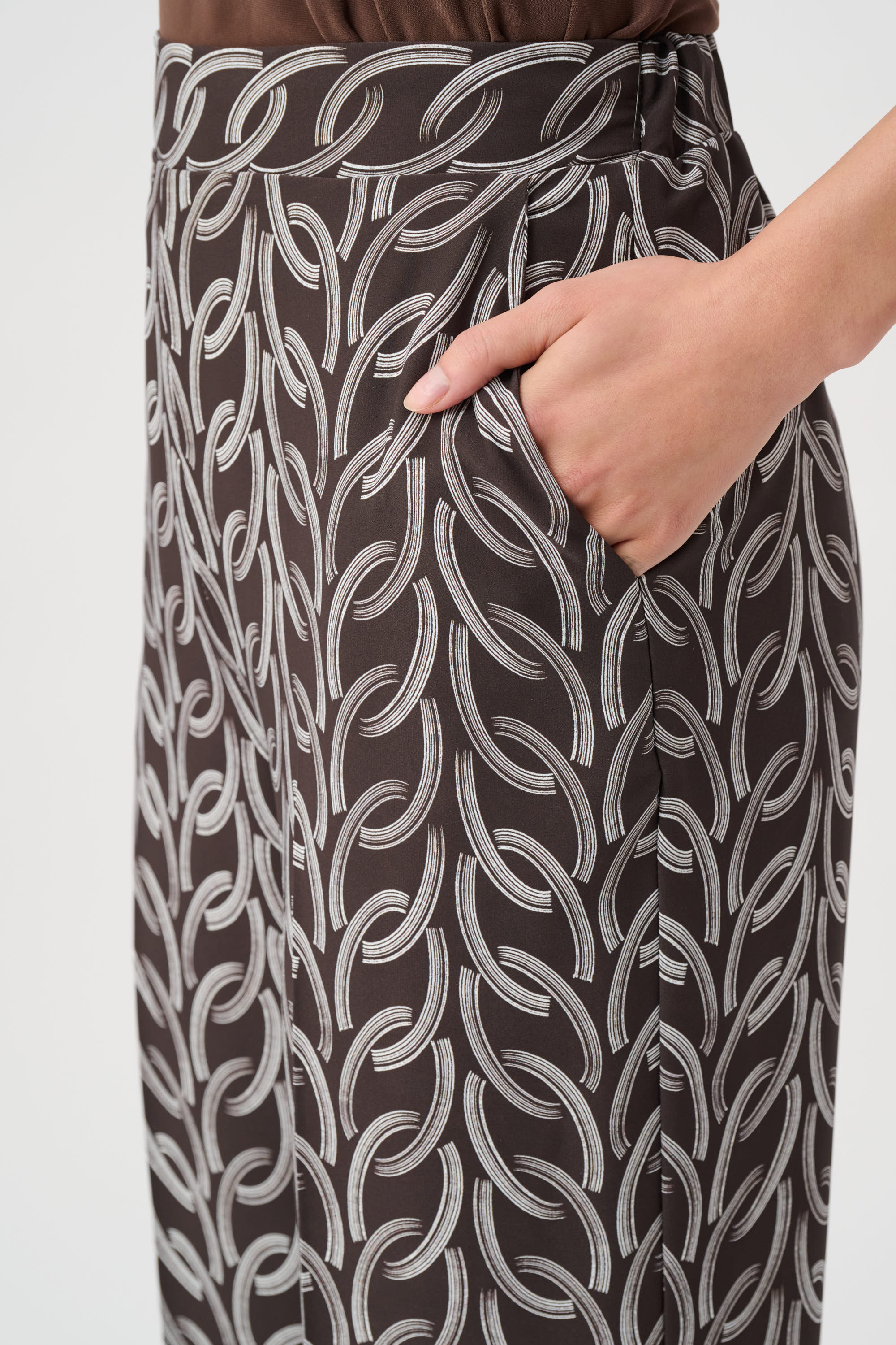 Joseph Ribkoff Chain Print Pull-On Pants Style 263058 - Image 5
