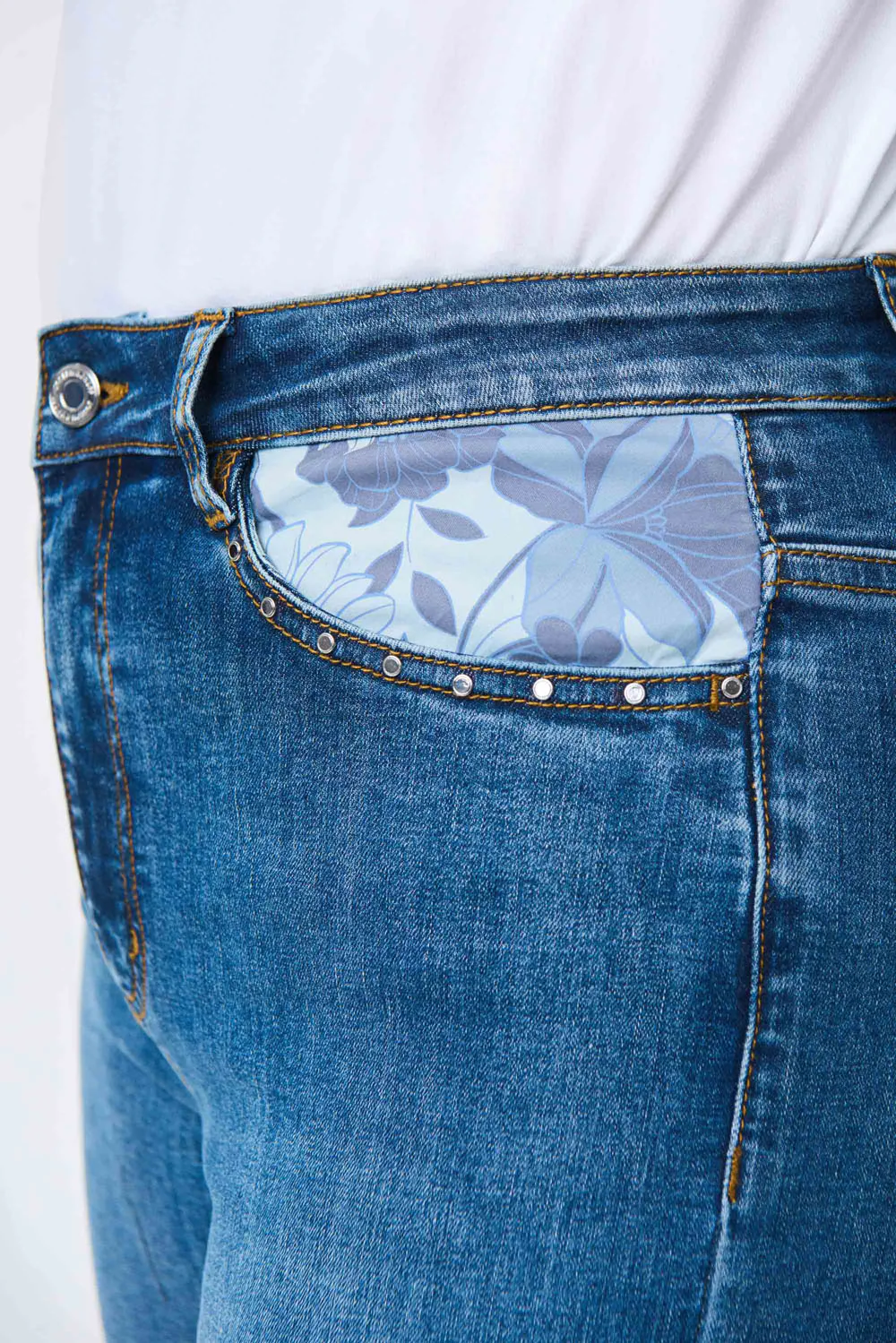Joseph Ribkoff Denim Medium Blue Floral Print Cropped Jeans Style 231928 - Image 3