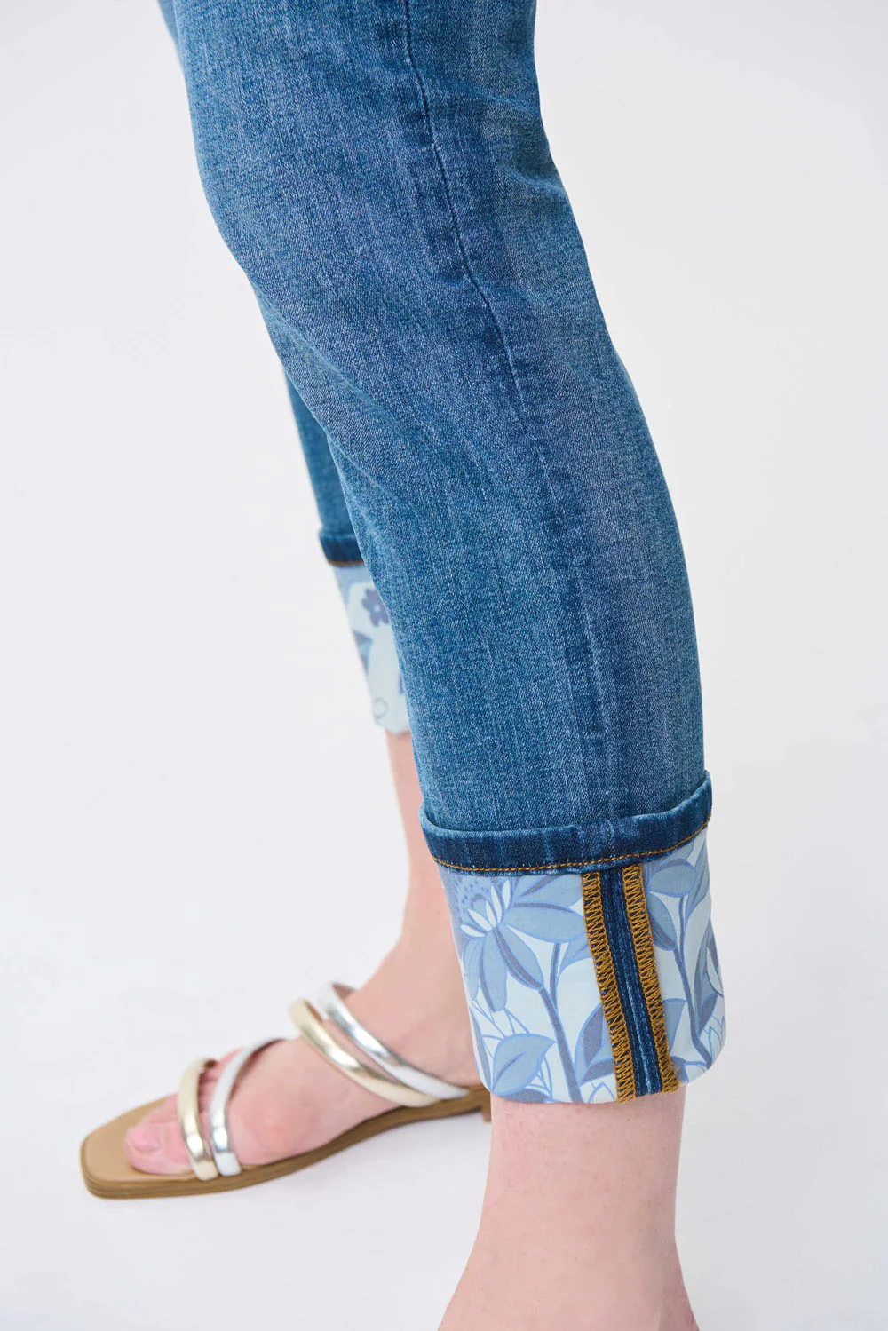 Joseph Ribkoff Denim Medium Blue Floral Print Cropped Jeans Style 231928 - Image 4