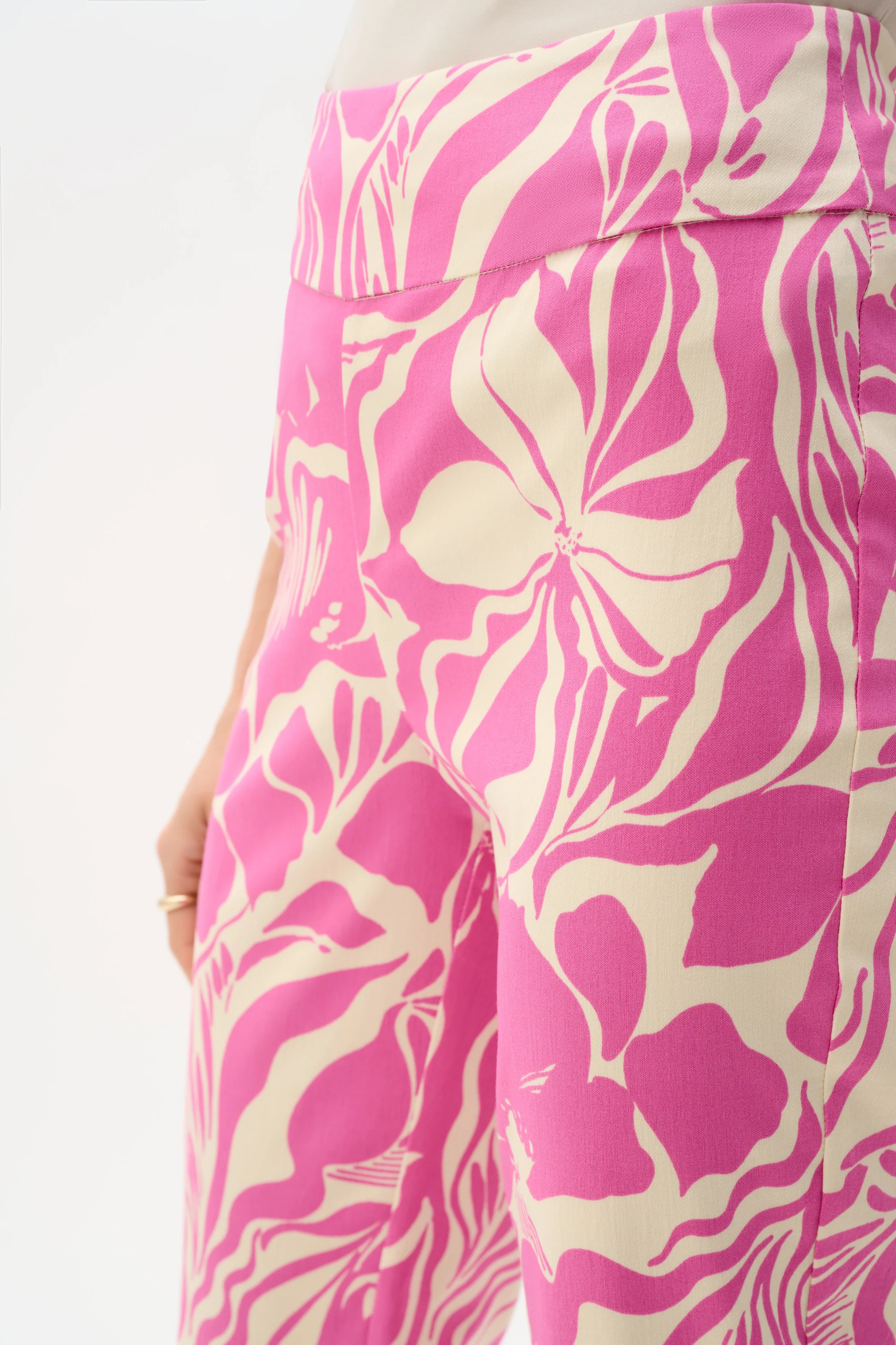 Joseph Ribkoff Floral Print Pull-On Cropped Pants Style 262205 - Image 6