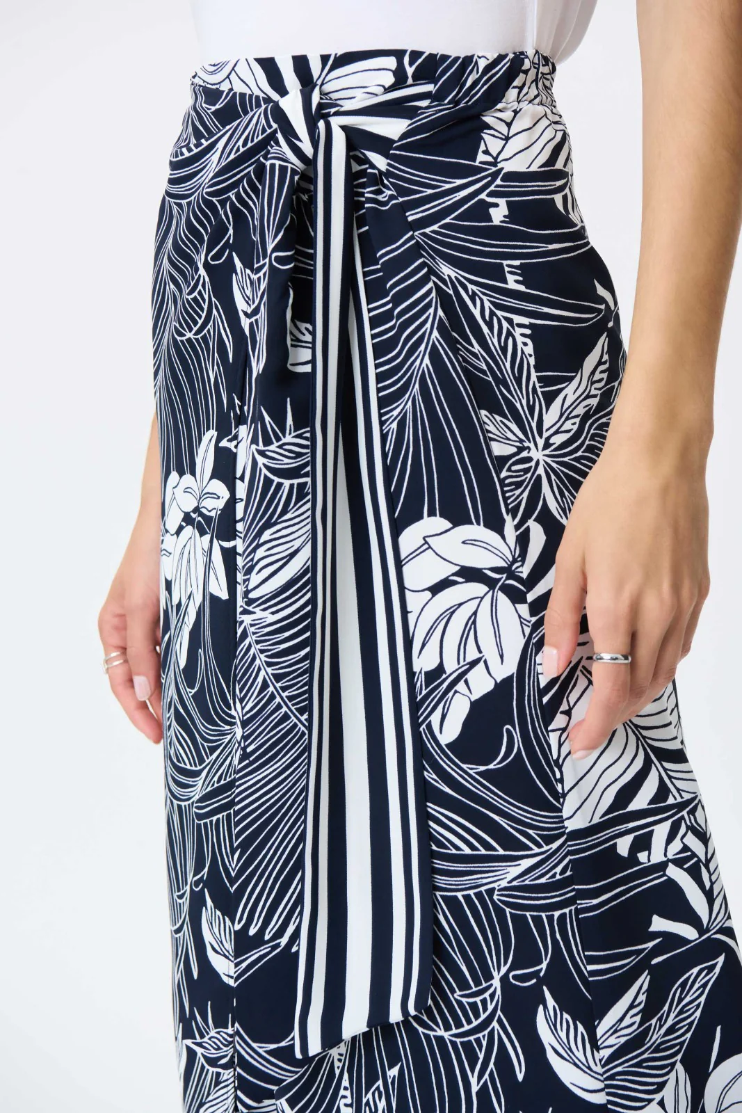 Joseph Ribkoff Midnight Blue/Vanilla Twill Pants Style 232047 - Image 2