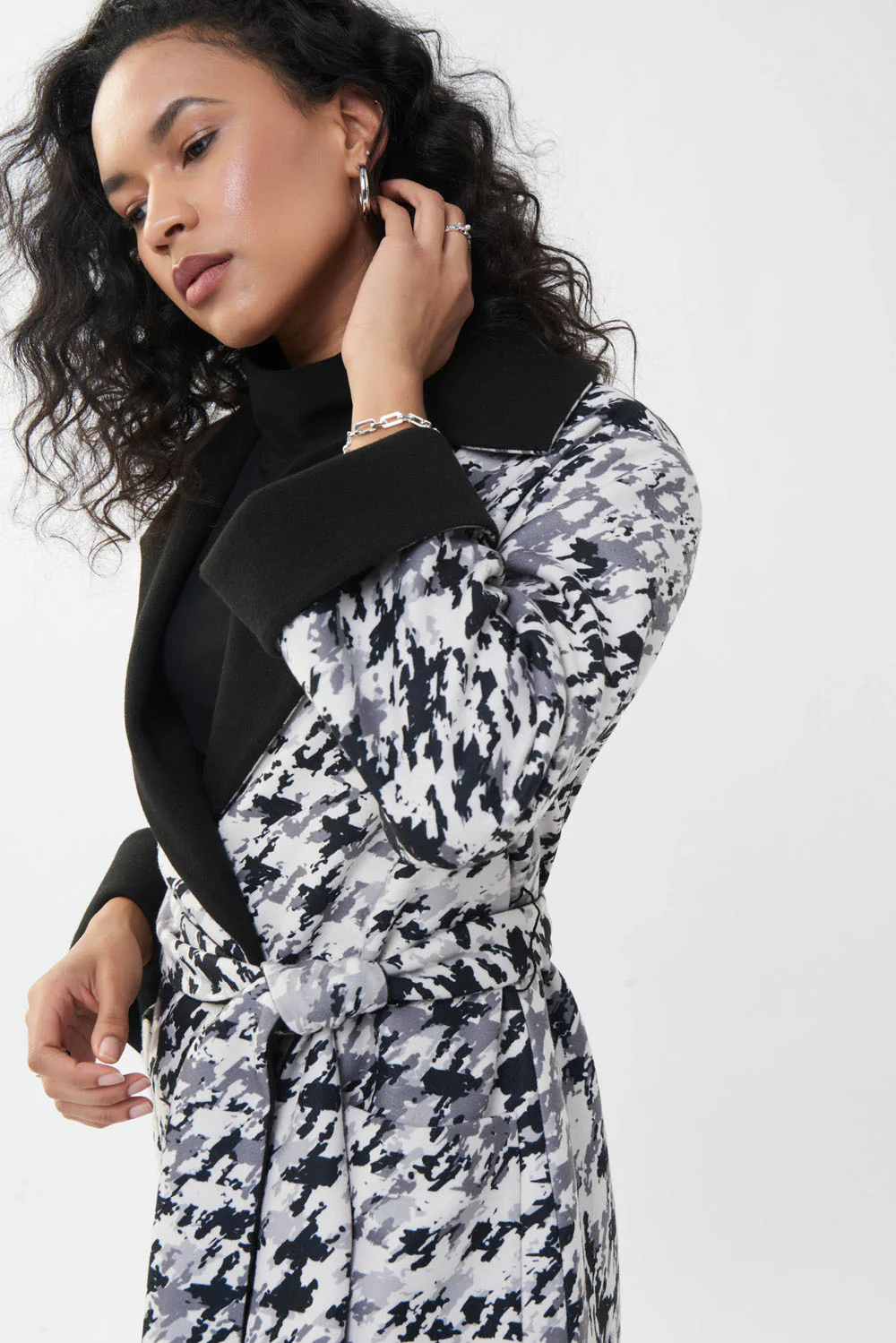 Joseph Ribkoff Reversible Vanilla/Black Coat Style 223906 - Image 3
