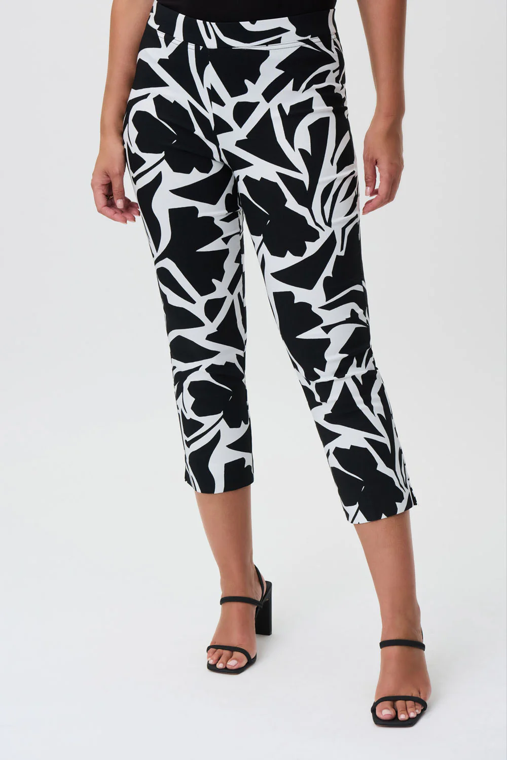 Joseph Ribkoff Vanilla/Black Floral Print Cropped Pull-On Pants Style 232258