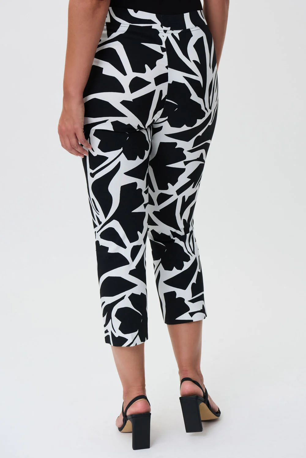 Joseph Ribkoff Vanilla/Black Floral Print Cropped Pull-On Pants Style 232258 - Image 3