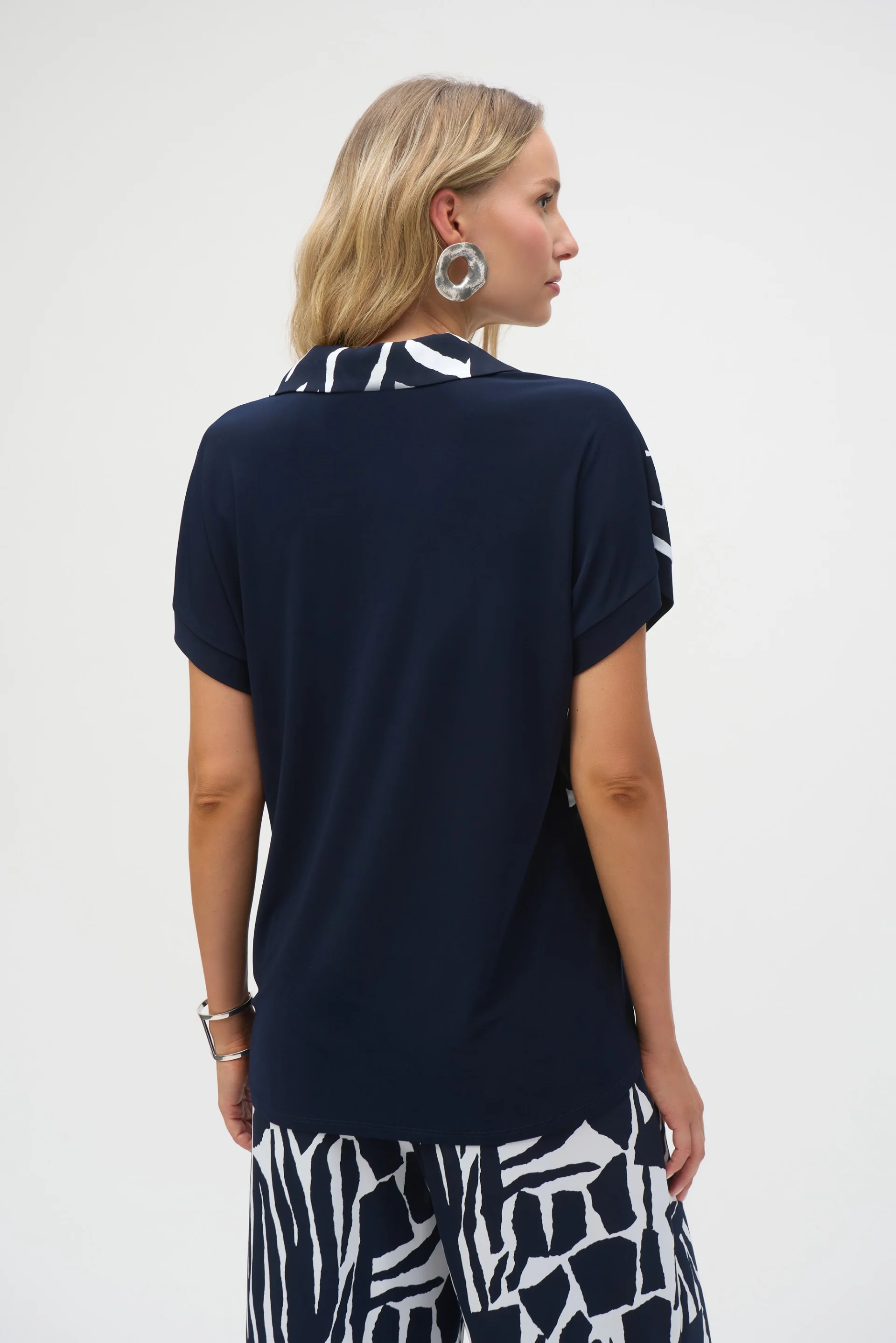 Joseph Ribkoff Vanilla/Midnight Blue Silky Knit Abstact Print Boxy Top Style 252146 - Image 4
